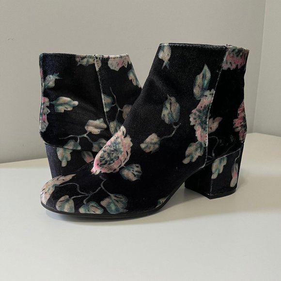 Circus by Sam Edelman Velvet Ankle Boots - Picture 3 of 9